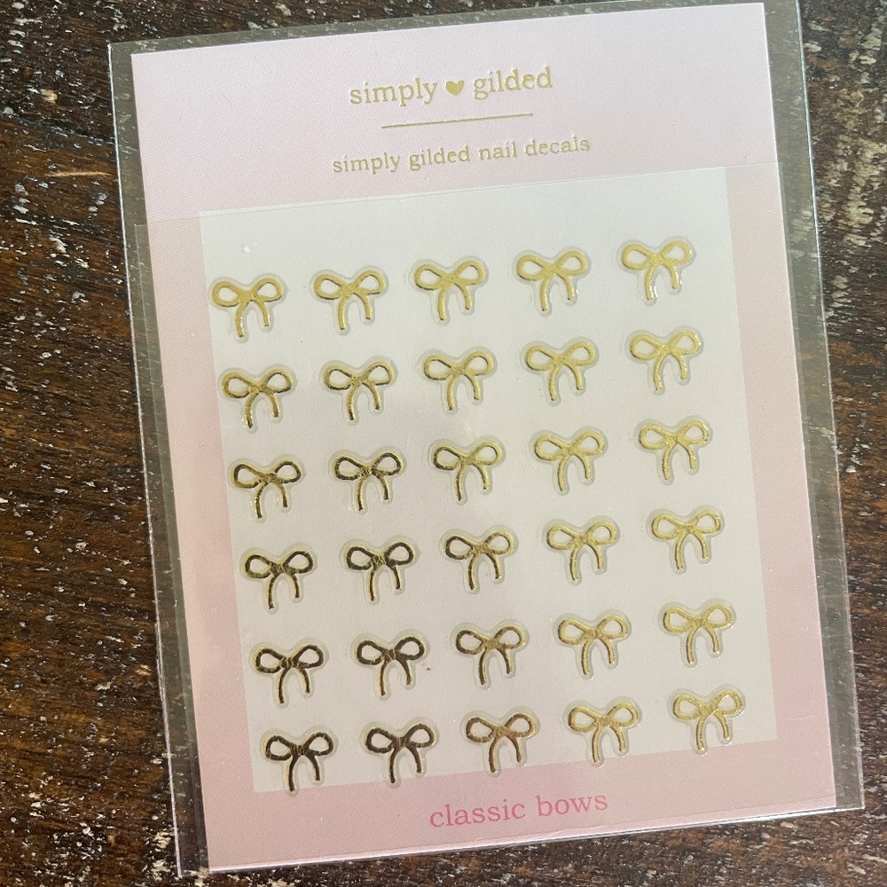 Simply gilded nail decals